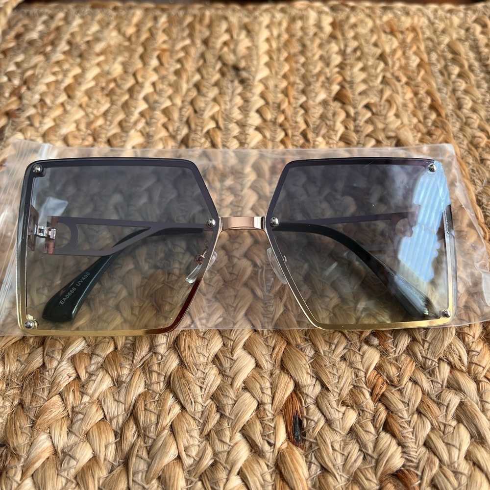 Sunglasses - Picture 2 of 5